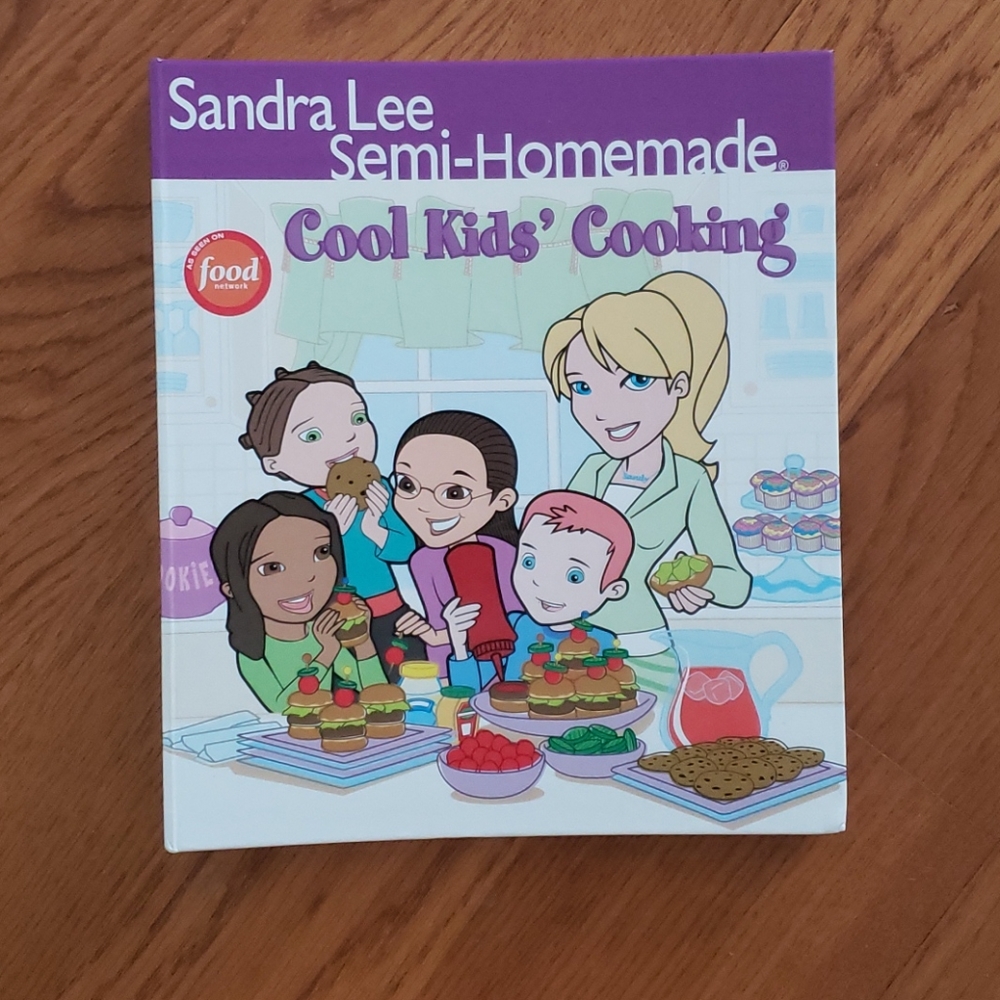 Sandra Lee Semi-Homemade Kids Cook Book!